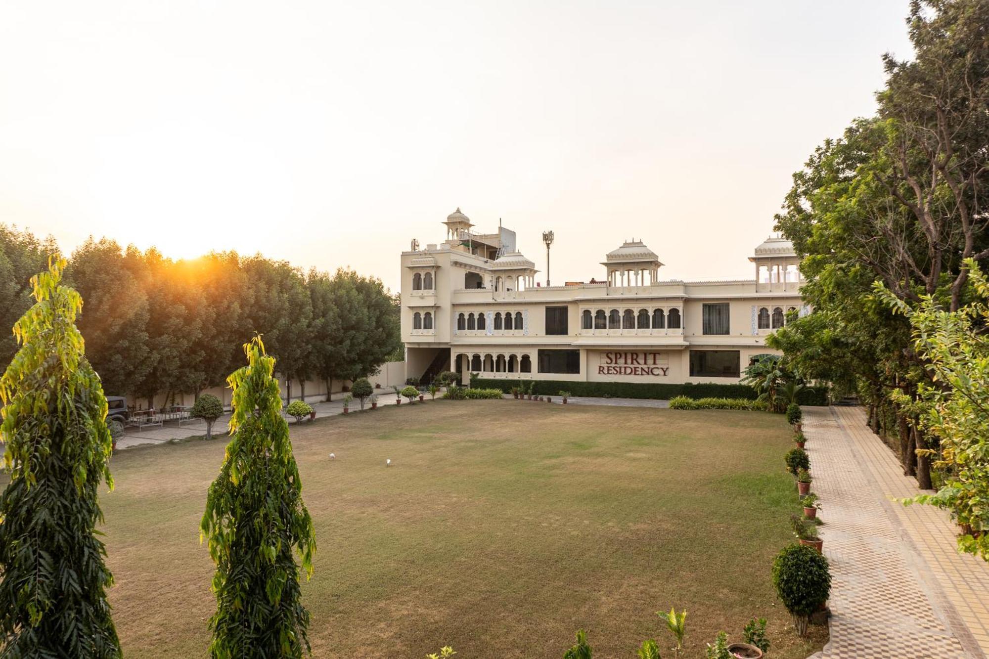 Treebo Spirit Residency Hotell Udaipur Exteriör bild
